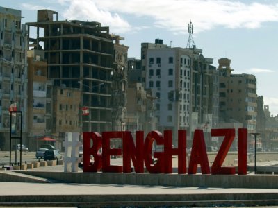 La ville de Benghazi et ses bâtiments ravagés par la guerre, dans l'est de la Libye, le 15 octobre 2021 - Abdullah DOMA [AFP]