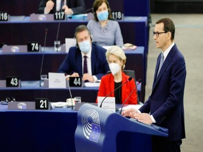 Le premier Minitre polonais Mateusz Morawiecki s'exprime devant le parlement européen à Strabsourg lors d'un débat sur le conflit sur entre la Pologne et l'UE sur la primauté du droit européen le 19 octobre 2021 - RONALD WITTEK [POOL/AFP]