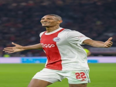 L'attaquant de l'Ajax Amsterdam Sébastien Haller célèbre son but contre Dortmund en Ligue des champions le 19 octobre 2021 à Amsterdam - François WALSCHAERTS [AFP]