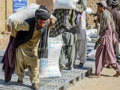 Distribution d'aide par le Programme alimentaire mondial à Kandahar, en Afghanistan, le 19 octobre 2021 - Javed TANVEER [AFP]