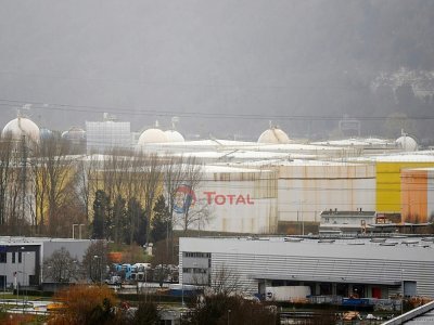 Une raffinerie Total à Gonfreville-l'Orcher, près du Havre, le 14 décembre 2019 - JEAN-FRANCOIS MONIER [AFP/Archives]