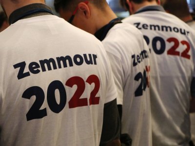 Des t-shirts au message plutôt explicite alors que l'élection présidentielle 2022 approche…