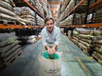 Alexandre Bellangé, directeur général de Belco, entrepose 70 000 sacs de cafés sur le site de Radicâtel, près de Tancarville.