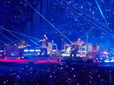 Un véritable show écoresponsable, sur une scène en bambou. - Coldplay