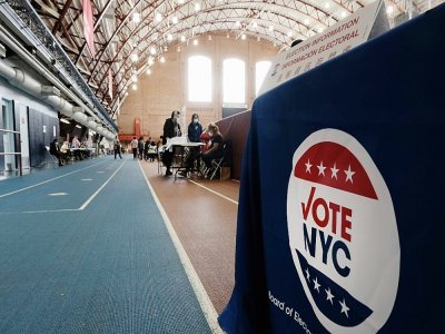 Un bureau de vote, où les New-Yorkais pouvaient voter de manière anticipée pour leur futur maire, dans l'arrondissement de Brooklyn, le 25 octobre 2021 - SPENCER PLATT [GETTY IMAGES NORTH AMERICA/AFP]