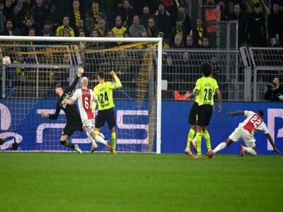 L'attaquant franco-ivoirien de l'Ajax Amsterdam, Sébastien Haller, marque le 2e but sur le terrain de Dortmund, lors de la 4e journée de la Ligue des Champions, le 3 novembre 2021 - Ina Fassbender [AFP]