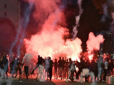 Des supporters marseillais lancent des fumigènes, avant le match de phase de poules de la Ligue Europa contre la Lazio Rome, le 25 octobre 2018 au Stade Vélodrome - Boris HORVAT [AFP/Archives]