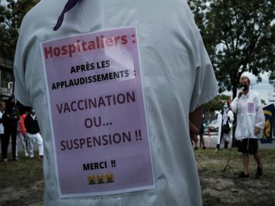 Manifestation contre le pass sanitaire le 9 août 2021 devant l'hôpital Pellegrin à Bordeaux - Philippe LOPEZ [AFP/Archives]