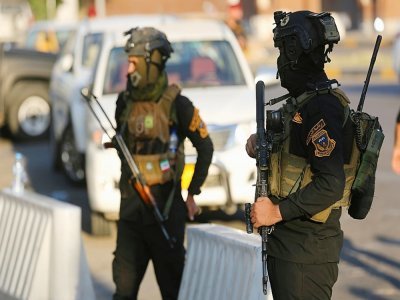 Les forces spéciales irakiennes surveillent une manifestation à l'entrée de la Zone Verte de Bagdad, le 6 novembre 2021 - Ahmad Al-Rubaye [AFP]