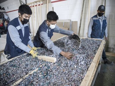 Dans une usine de recyclage de vêtements usagés à Alto Hospicio, au Chili, le 27 septembre 2021 - MARTIN BERNETTI [AFP]