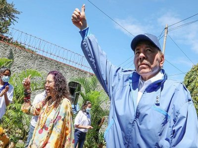 Le président du Nicaragua Daniel Ortega et son épouse et vice-présidente Rosario Murillo après avoir voté à Managua, le 7 novembre 2021 - Cesar PEREZ [Nicaraguan Presidency/AFP]