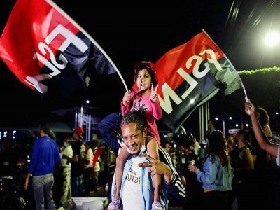Les partisans du président Daniel Ortega célèbrent sa réélection à Managua le 7 novembre 2021 - OSWALDO RIVAS [AFP]