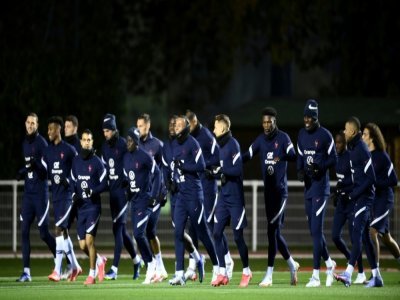 L'équipe de France, à l'échauffement, le 9 novembre 2021 à Clairefontaine-en-Yvelines, à quatre jours de son match contre le Kazakhstan au Parc des Princes, comptant pour les éliminatoires de la Coupe du monde 2022 au Qatar - FRANCK FIFE [AFP]