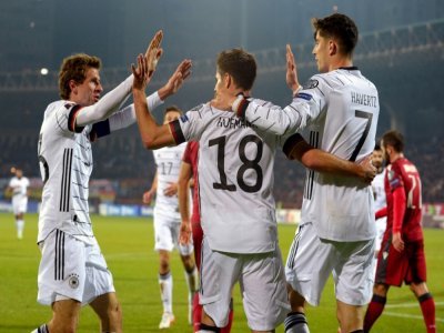 Le milieu de terrain allemand Kai Havertz est félicité par ses coéquipiers, après avoir ouvert le score face à l'Arménie, lors des éliminatoires du Mondial-2022 au Qatar, le 14 novembre 2021 à Yerevan - Karen MINASYAN [AFP]