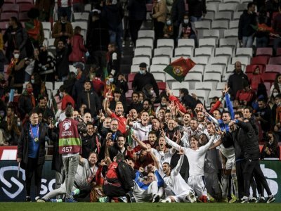 La joie des Serbes, vainqueurs du Portugal, 2-1, et qualifiés pour la Coupe du monde 2022 au Qatar, le 14 novembre 2021 à Lisbonne - PATRICIA DE MELO MOREIRA [AFP]