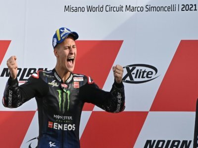Le bonheur de Fabio Quartararo tout juste sacré champion du monde en MotoGP à l'issue du GP d'Emilie-Romagne à Misano Adriatico, le 24 octobre 2021 - ANDREAS SOLARO [AFP/Archives]