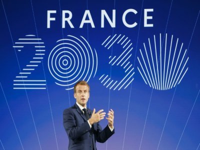Le président Emmanuel Macron lors de la présentation du plan d'investissements "France 2030", le 12 octobre 2021 à Paris - Ludovic MARIN [POOL/AFP/Archives]