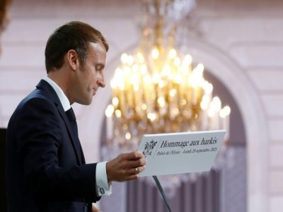 Le président Emmanuel Macron le 20 septembre 2021 lors d'une cérémonie d'hommage aux harkis à l'Elysée - GONZALO FUENTES [POOL/AFP]