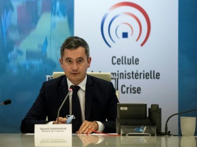Le ministre de l'Intérieur français Gérald Darmanin anime une cellule de crise interministérielle sur la situation en Guadeloupe à Paris, le 20 novembre 2021 - JULIEN DE ROSA [AFP]