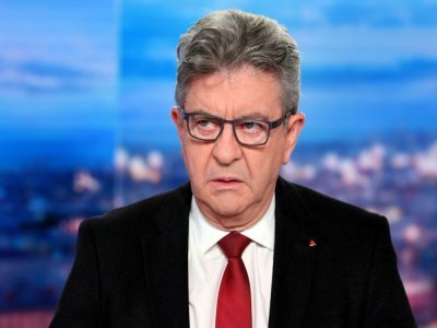 Jean-Luc Mélenchon sur le plateau de TF1 à Boulogne-Billancourt dans les Hauts-de-Seine le 17 novembre 2021 - Thomas COEX [AFP/Archives]
