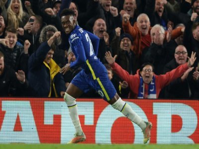 La joie du milieu de terrain de Chelsea, Callum Hudson-Odoi, après avoir marqué le 3e but à domicile contre la Juventus Turin, lors de leur match de groupes de la Ligue des Champions, le 23 novembre 2021 au Stade de Stamford Bridge à Londres - Adrian DENNIS [AFP]