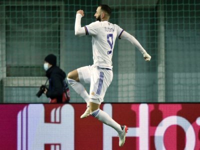 La joie de l'attaquant français du Real Madrid, Karim Benzema, après avoir marqué le 3e but face au Sheriff Tiraspol, lors de leur match de poules de la Ligue des Champions, le 24 novembre 2021 à Tiraspol (Moldavie) - Sergei GAPON [AFP]