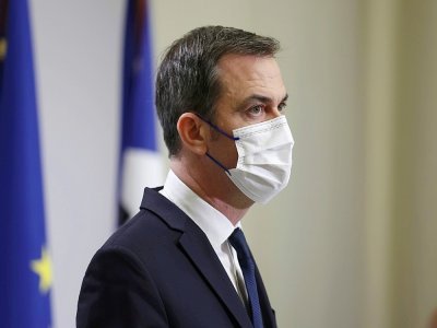 Le ministre français de la Santé Olivier Veran lors d'une conférence de presse le 25 novembre 2021 - Thomas COEX [POOL/AFP]