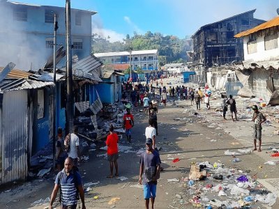Une rue marquée par les émeutes à Honiara, le 26 novembre 2021 - CHARLEY PIRINGI [AFP]