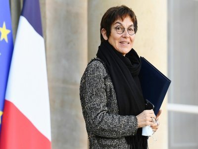 La ministre française de la Mer Annick Girardin sur le perron de l'Elysée à Paris, le 1er décembre 2021 - Bertrand GUAY [AFP/Archives]