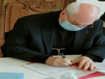 L'évêque du diocèse de Coutances-Avranches, Monseigneur Laurent le Boulch, a signé un protocole de lutte contre les abus sexuels dans l'Église avec les deux parquets de la Manche.