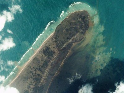 Photo satellite montrant la ville de  Kanokupolu, sur l'île Tongatapu, aux Tonga, le 16 janvier 2022 - Handout [© 2022 Planet Labs PBC./AFP]