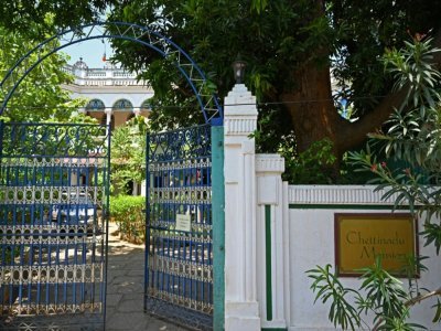 L'entrée du Chettinadu Mansion, le 23 septembre 2021 à Kanadukathan, dans l'État indien du Tamil Nadu - Arun SANKAR [AFP]