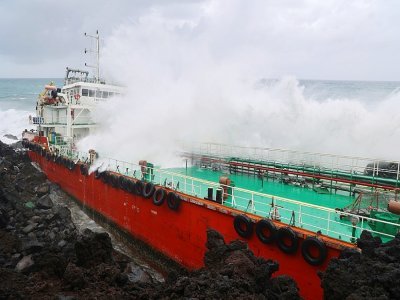 Le pétrolier mauricien Tresta Star échoué sur la côte de l'île française de La Réunion, le 4 février 2022 à Saint-Philippe - Richard BOUHET [AFP]