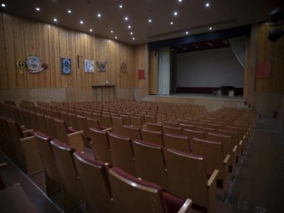 Salle de cinéma abandonnée de Pyramiden, le 21 septembre 2021 - Olivier MORIN [AFP]