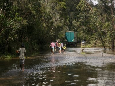 Une route inondée après le passage du cyclone Batsirai, le 7 février 2022 près de Ranomafana, à Madagascar - RIJASOLO [AFP]