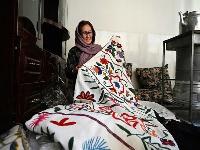 Roya, enseignante en couture en Afghanistan, qui a perdu son travail après l'arrivée au pouvoir des talibans, chez elle à Kaboul le 24 janvier 2022 - Wakil KOHSAR [AFP]