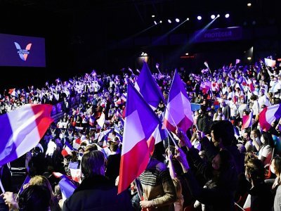 Des sympathisants de la candidate LR à la présidentielle, Valérie Pécresse, assistent à son meeting au Zénith de Paris, le 13 février 2022 - Alain JOCARD [AFP]