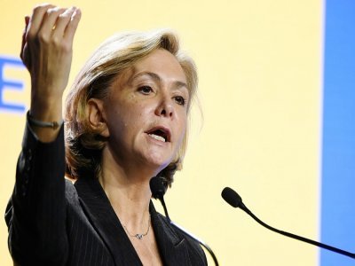 La candidate LR à la présidentielle Valérie Pécresse participe à un débat avec des entrepreneurs, le 15 février 2022 à Paris - Eric PIERMONT [AFP]