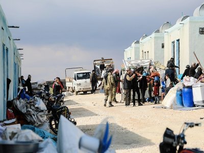 Des déplacés syriens emménagent dans un complexe résidentiel, construit près de la ville d'al-Bab, le 9 février 2022 en Syrie - Bakr ALKASEM [AFP]