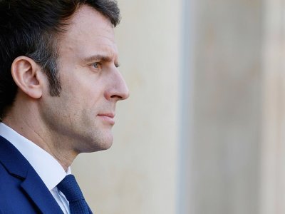 Le président Emmanuel Macron le 28 février 2022 sur le perron de l'Elysée à Paris - Ludovic MARIN [AFP]