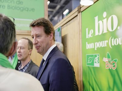 Le candidat EELV à la présidentielle Yannick Jadot au Salon de l'agriculture le 3 mars 2022 à Paris - Sameer Al-DOUMY [AFP]
