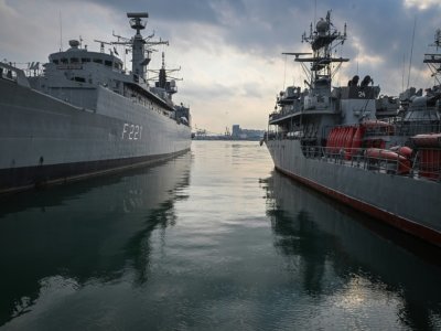 Des navires militaires amarrés au port de Constanta le 4 mars 2022 en Roumanie. - Daniel MIHAILESCU [AFP]