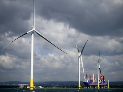 Des éoliennes au large de Tarante, dans les Pouilles, le 10 mars 2022 - Filippo MONTEFORTE [AFP]
