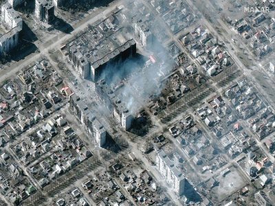 image satellite fournie par Maxar Technologies montrant des immeubles détruits à Marioupol, le 22 mars 2022 en Ukraine - - [Satellite image ©2022 Maxar Technologies/AFP]