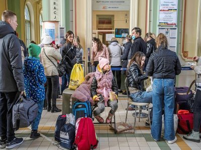Des réfugiés ukrainiens à la gare de Przemysl, le 26 mars 2022 en Pologne - Angelos Tzortzinis [AFP]