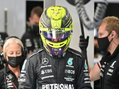 Le septuple champion du monde Lewis Hamilton, le 26 mars 2022, avant la  3e séance d'essais libres du Grand Prix d'Arabie saoudite de Formule 1 sur le circuit de Jeddah - ANDREJ ISAKOVIC [AFP]