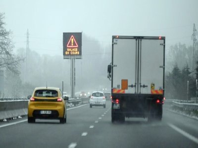 L'autoroute A26 prés d'Arras sous la neige le 1er avril 2022 - DENIS CHARLET [AFP]