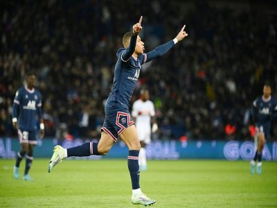 Kylian Mbappé, irrésistible contre Lorient, avec un doublé pour Paris au Parc des Princes, le 3 avril 2022 - FRANCK FIFE [AFP]