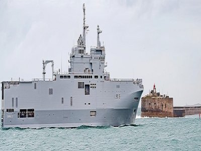 Le porte-hélicoptères amphibie Dixmude est en escale technique pour deux jours. - Marine Nationale