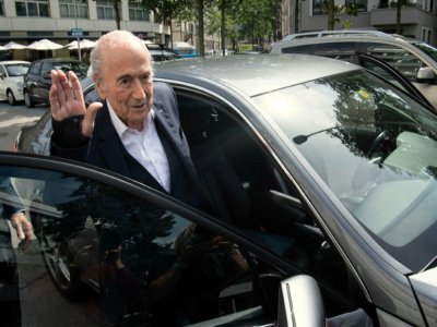 L'ex-président de la Fifa Sepp Blatter s'apprête à quitter le bureau du procureur à Zurich après son audition, le 9 août 2021 - SEBASTIEN BOZON [AFP/Archives]